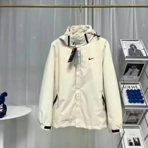 Und3r Arm0ur jacket