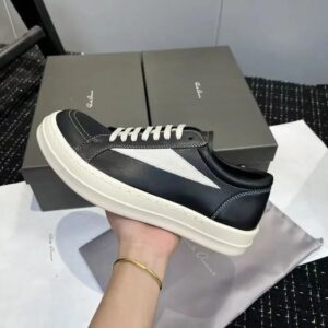L0ub0ut1n sneakers
