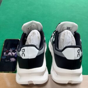 0n Cl0ud sneakers